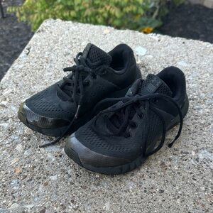 Under Armour Boys black tennis shoes size 1Y